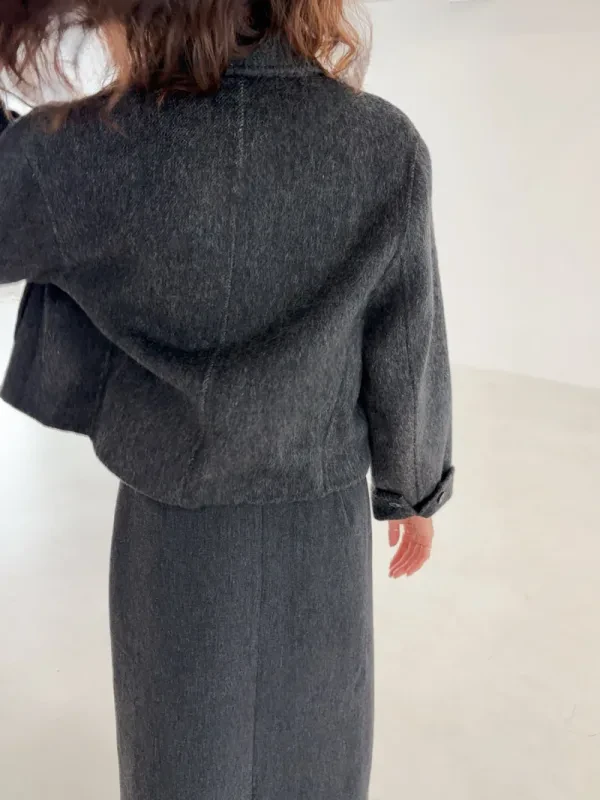 霧炭灰柔絨短版外套