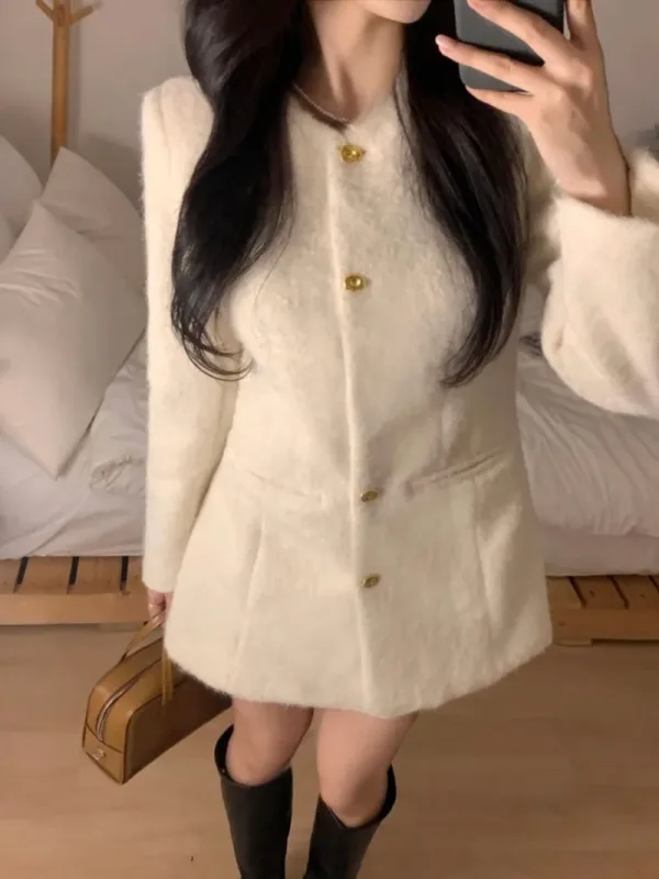 暖絨金鈕扣短版大衣洋裝
